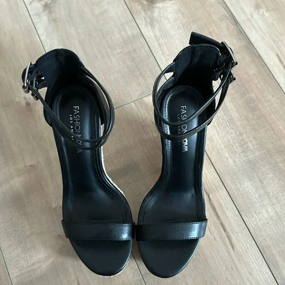 NEW Fashion Nova Never Alone Wedge in Black Strappy Sz 9